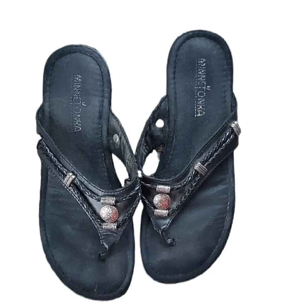 Minnetonka Black Leather Flip Flops